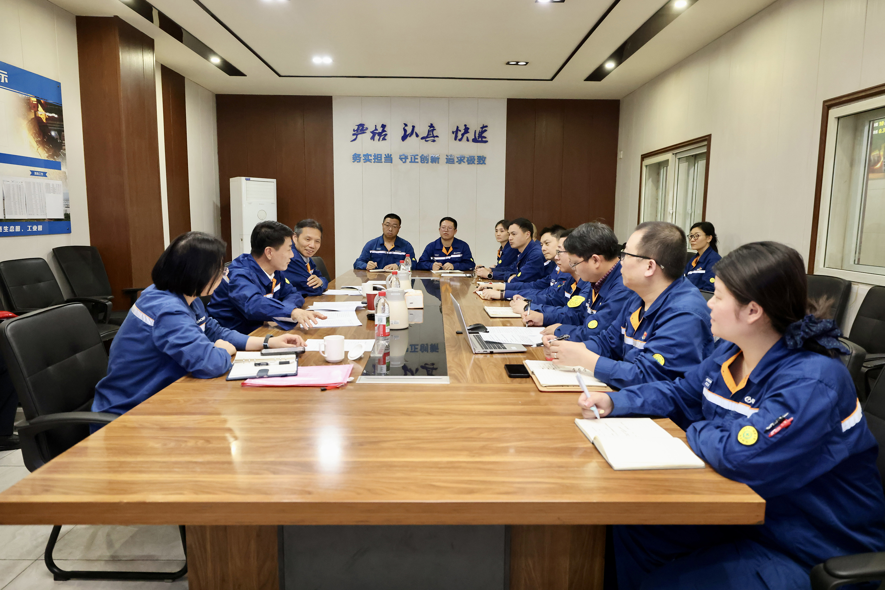 解旗赴重慶鋼鐵煉鋼廠(chǎng)開(kāi)展“四進(jìn)四講”專(zhuān)題形勢(shì)任務(wù)教育宣講